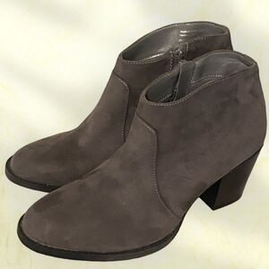 Women’s Market & Spruce New dark grey suede Dolia’ block heel ankle boots size 7